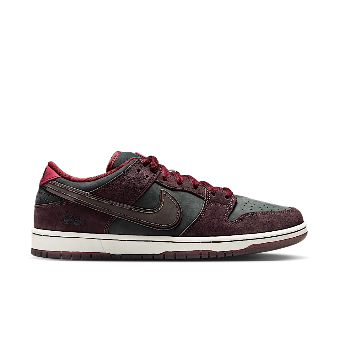 Nike SB Dunk Low Riot Skateshop